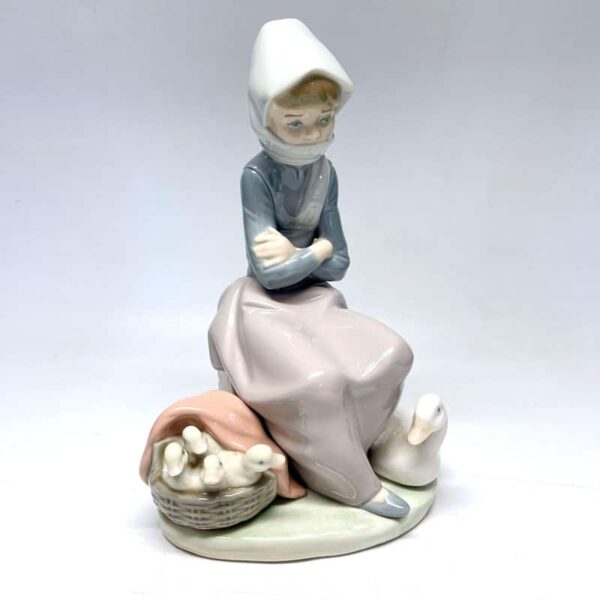 Lladro Girl The Duck Seller