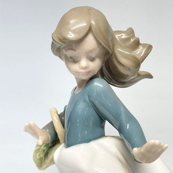Nao By Lladro Nina Alicia Girl With Flower Basket