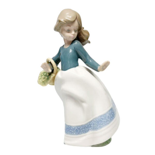 Nao By Lladro Nina Alicia Girl With Flower Basket