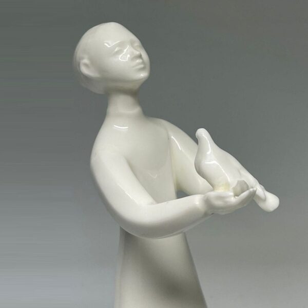 Royal Doulton Figurine Peace HN2470