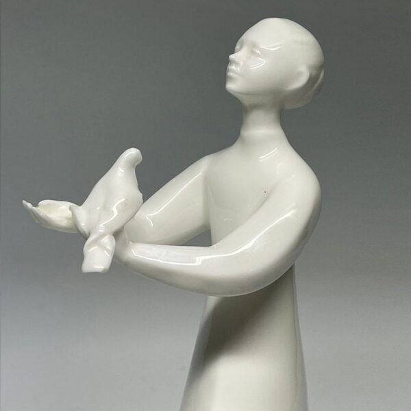 Royal Doulton Figurine Peace HN2470
