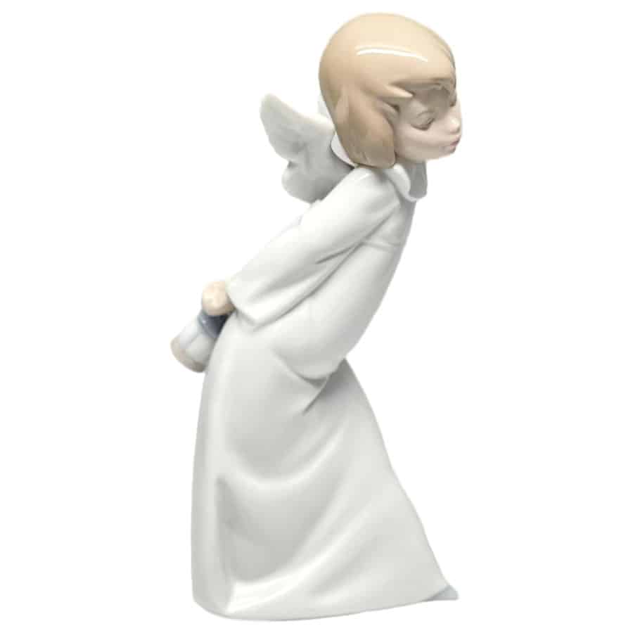 Lladro Curious Angel Figurine 4960 - Clyde on 4th Antiques