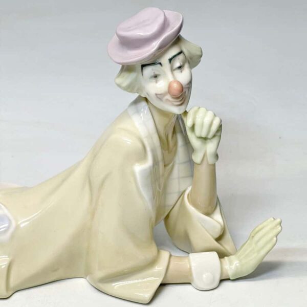 Lladro  Lying Down Clown With Beach Ball 4618