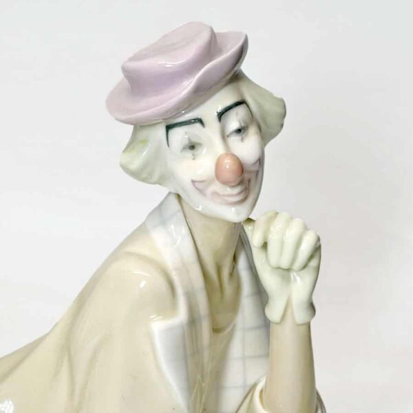 Lladro  Lying Down Clown With Beach Ball 4618