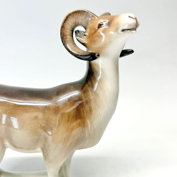 Royal Doulton Figurine Mountain Sheep HN2661