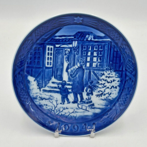 Royal Copenhagen Christmas Shopping Christmas Plate 1994