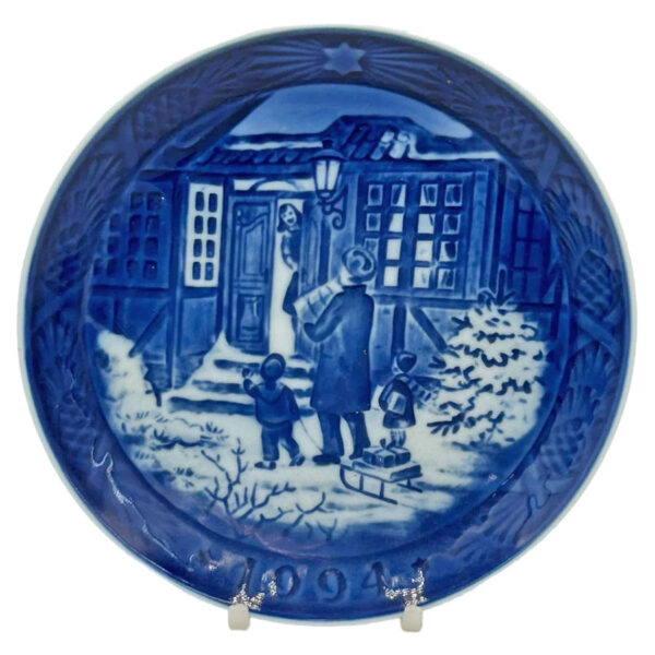 Royal Copenhagen Christmas Shopping Christmas Plate 1994