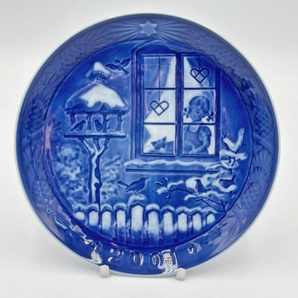 Royal Copenhagen Watching The Birds Christmas Plate 2001