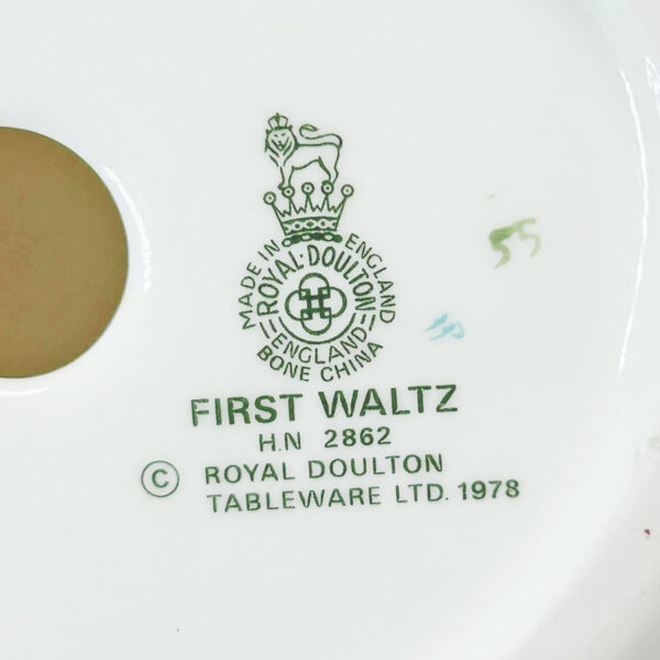 Royal Doulton Figurine First Waltz HN2862