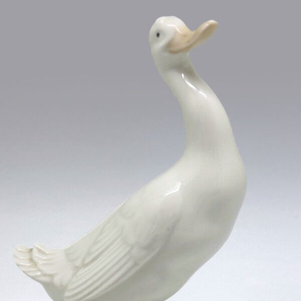 Nao Lladro Duck On Base Looking Up