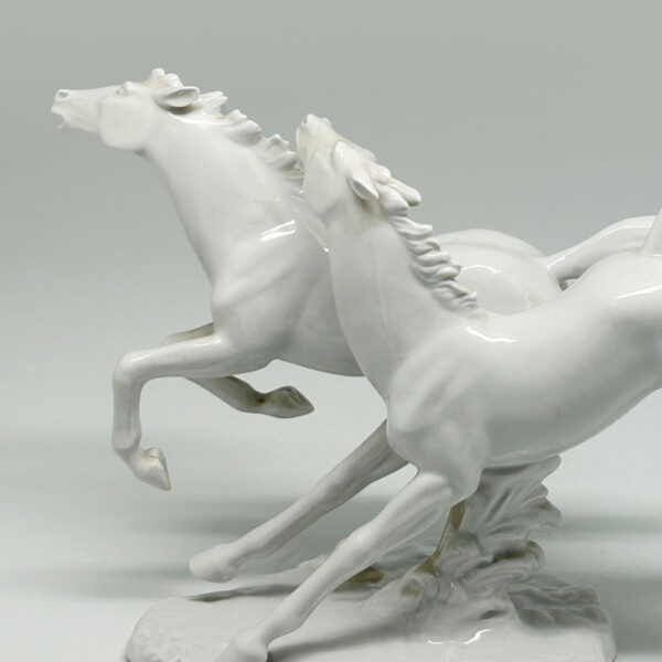 Schaubach Kunst Kurt Steiner Blanc De Chine Wild Horse Scene