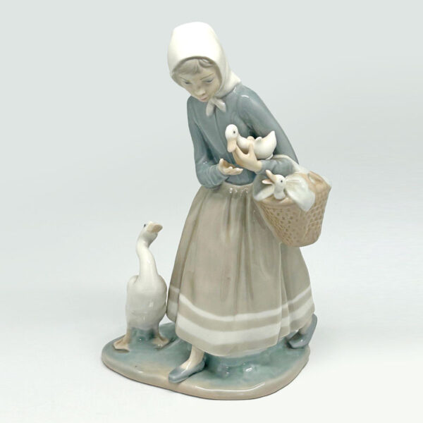 Lladro Figurine Girl With Baby Ducklings and  The Mother Duck
