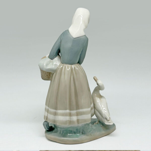 Lladro Figurine Girl With Baby Ducklings and  The Mother Duck