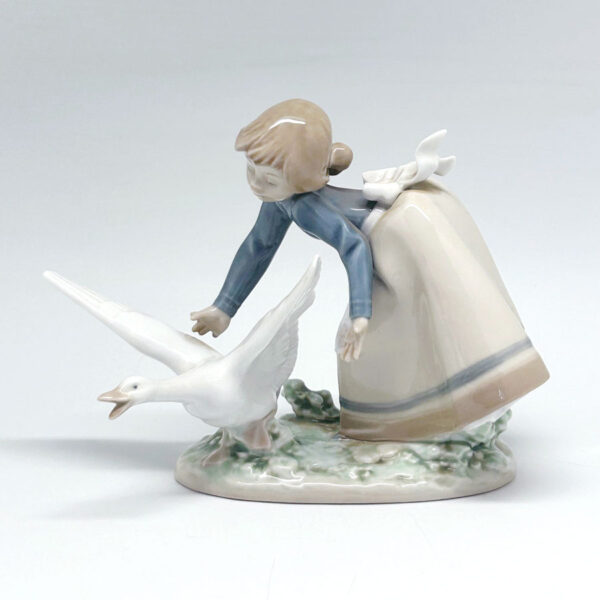 Lladro-figurine-wild-goose-chase-5553-1 Lladro Figurine Wild Goose Chase 5553