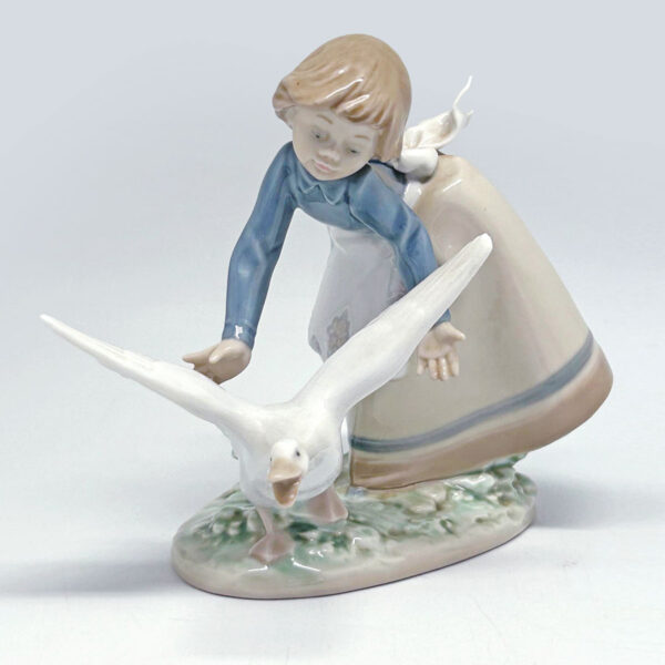 Lladro-figurine-wild-goose-chase-5553-2 Lladro Figurine Wild Goose Chase 5553