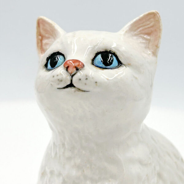 Beswick Persian Seated Blue Eyed Kitten