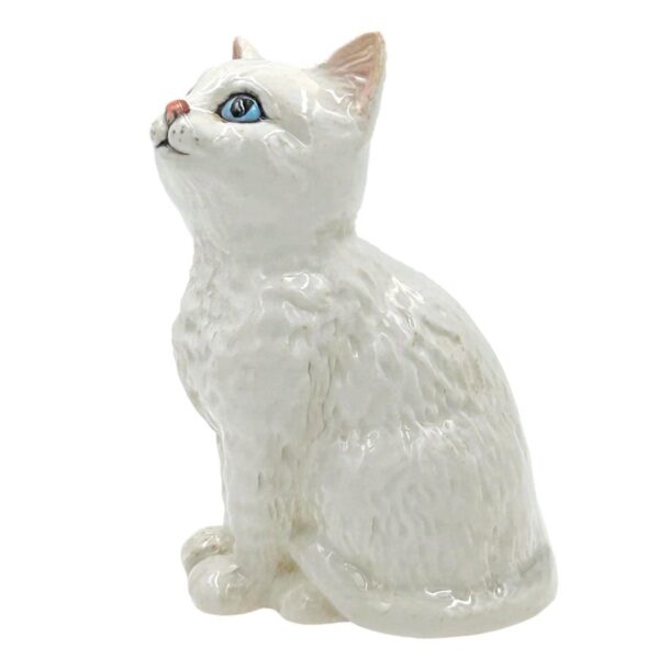 Beswick Persian Seated Blue Eyed Kitten