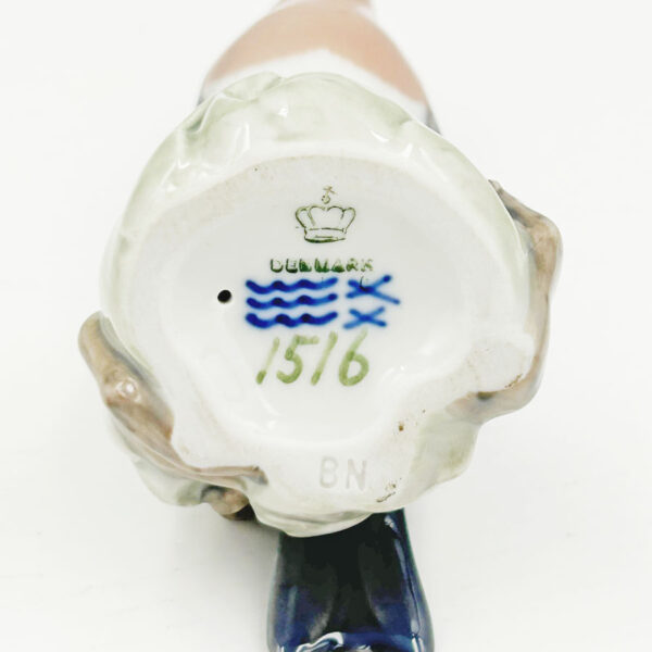 Royal Copenhagen Perched Robin 1516