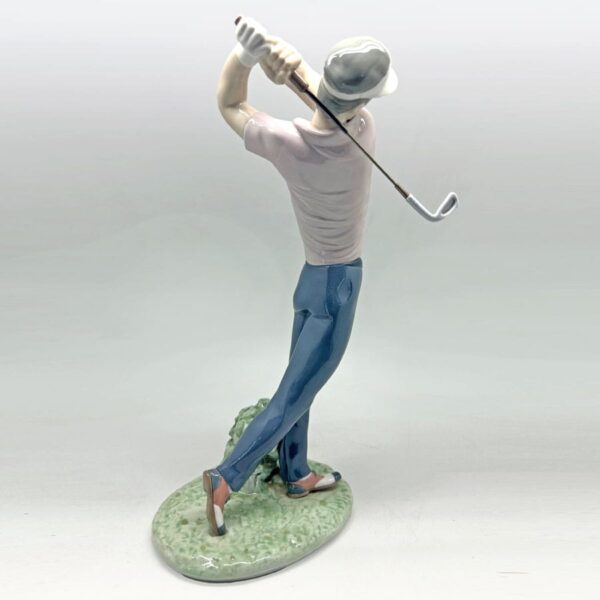 Lladro Male Golfer 6032 On The Green