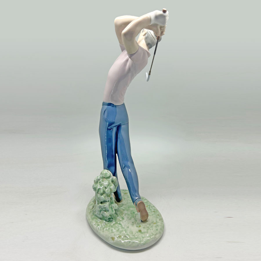 Lladro Male Golfer 6032 On The Green - Clyde on 4th Antiques