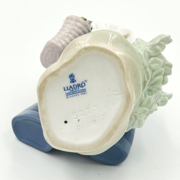 Lladro Pretty Pickings Figurine 5222