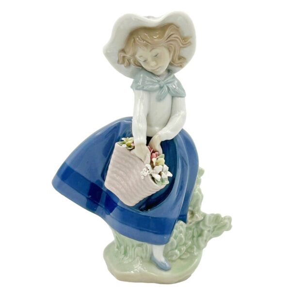 Lladro Pretty Pickings Figurine 5222