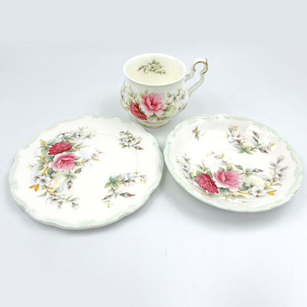 Royal Albert Memories Gainsborough Tea Trio C1970