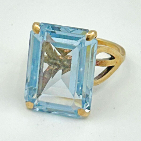 9Ct Gold Topaz Cocktail Ring C1940
