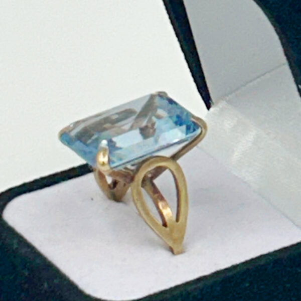 9Ct Gold Topaz Cocktail Ring C1940