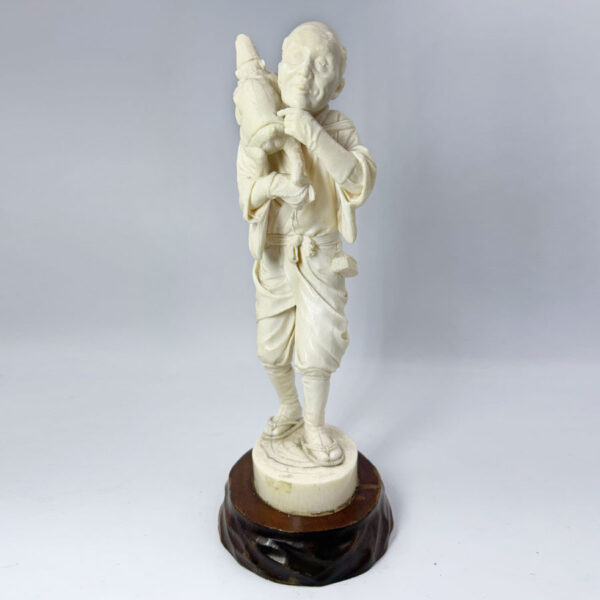 Japanese-ivorine-okimono- Superb Japanese Ivorine Okimono Of An Entertainer Meiji Period