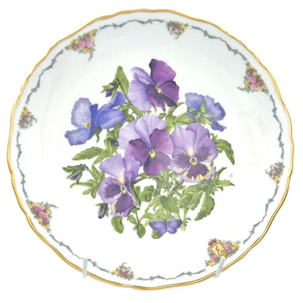 Royal Albert Queen Mothers Favourite Plate Camellia