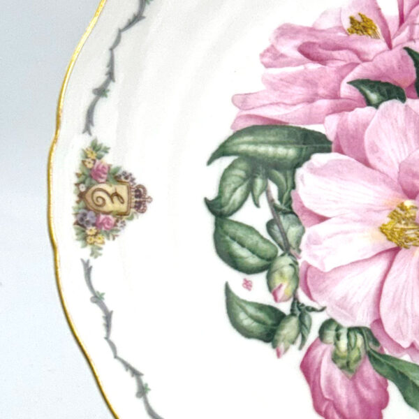 Royal Albert Queen Mothers Favourite Plate Pansies
