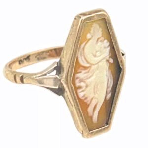 9ct Gold Lady Holding Flowers Cameo Carved Conch Shell Ring