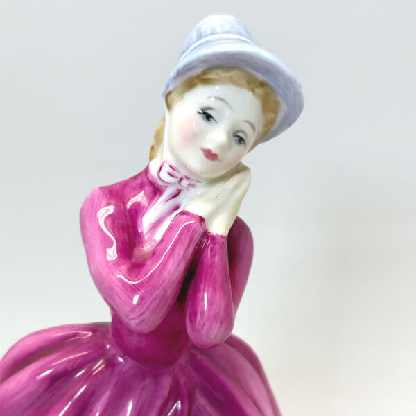 Royal Doulton Figurine Young Dreams HN3176