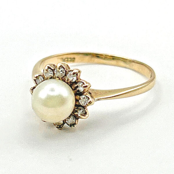 Diamond And Pearl Halo Ring 9 Carat Gold