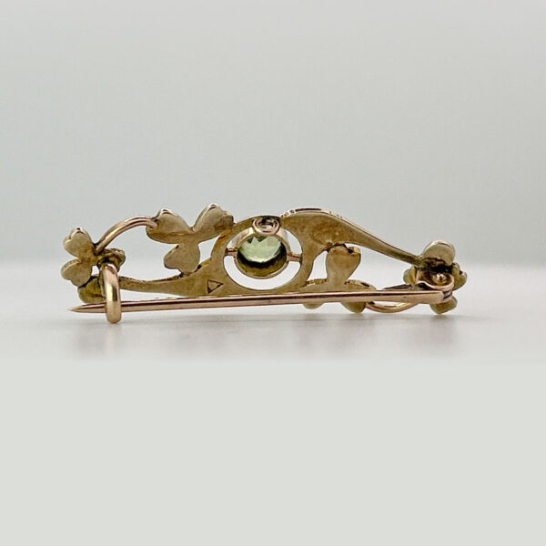 Edwardian 15ct Gold Peridot & Seed Pearl Brooch c1900