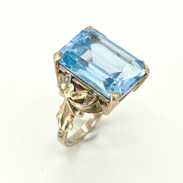 9ct-Gold-Large-Spinel-Dress-Ring-1 9ct Gold Large Spinel Dress Ring