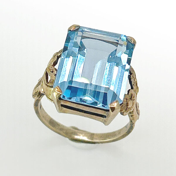 9ct-Gold-Large-Spinel-Dress-Ring-3 9ct Gold Large Spinel Dress Ring
