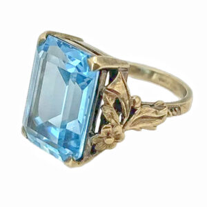 9ct Gold Large Spinel Dress Ring