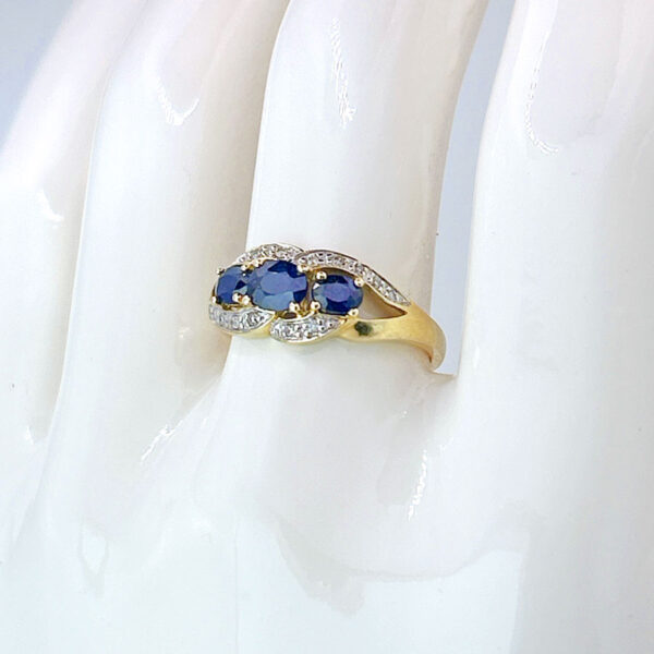 9ct Gold Sapphires Cluster Ring
