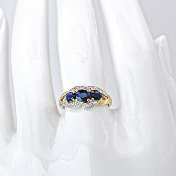 9ct Gold Sapphires Cluster Ring