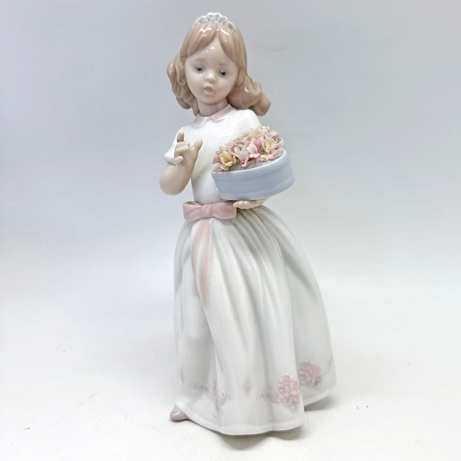 Nao Archives - Clyde on 4th Antiques & Collectables