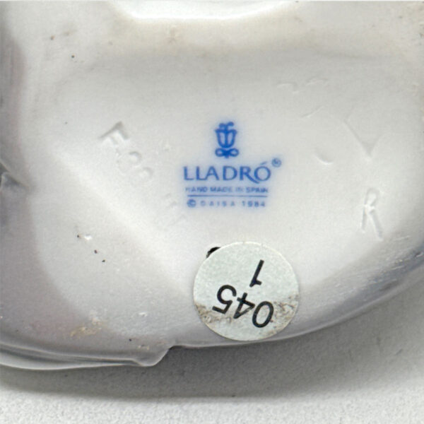 Lladro Daisa Seated Cat With Mouse On Tail 5236