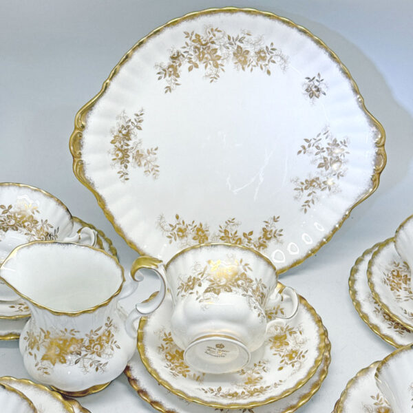 Royal Albert Antoinette 21 Piece Tea Service