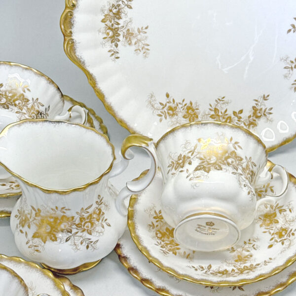 Royal Albert Antoinette 21 Piece Tea Service