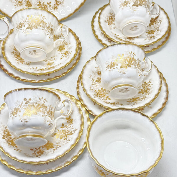 Royal Albert Antoinette 21 Piece Tea Service