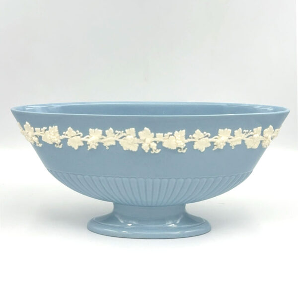 Wedgwood Queensware Cream On Lavender Blue Mantle Vase