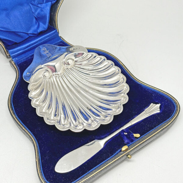 Hallmarked Silver Shell Butter Dish and Knife Boxed London 1932