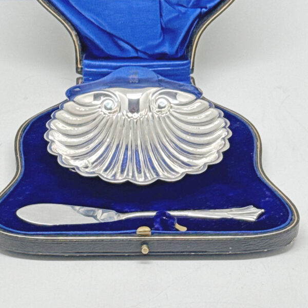 Hallmarked Silver Shell Butter Dish and Knife Boxed London 1932