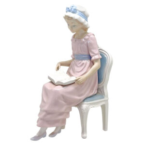 Lladro  Figurine A Good Book Girl Reading